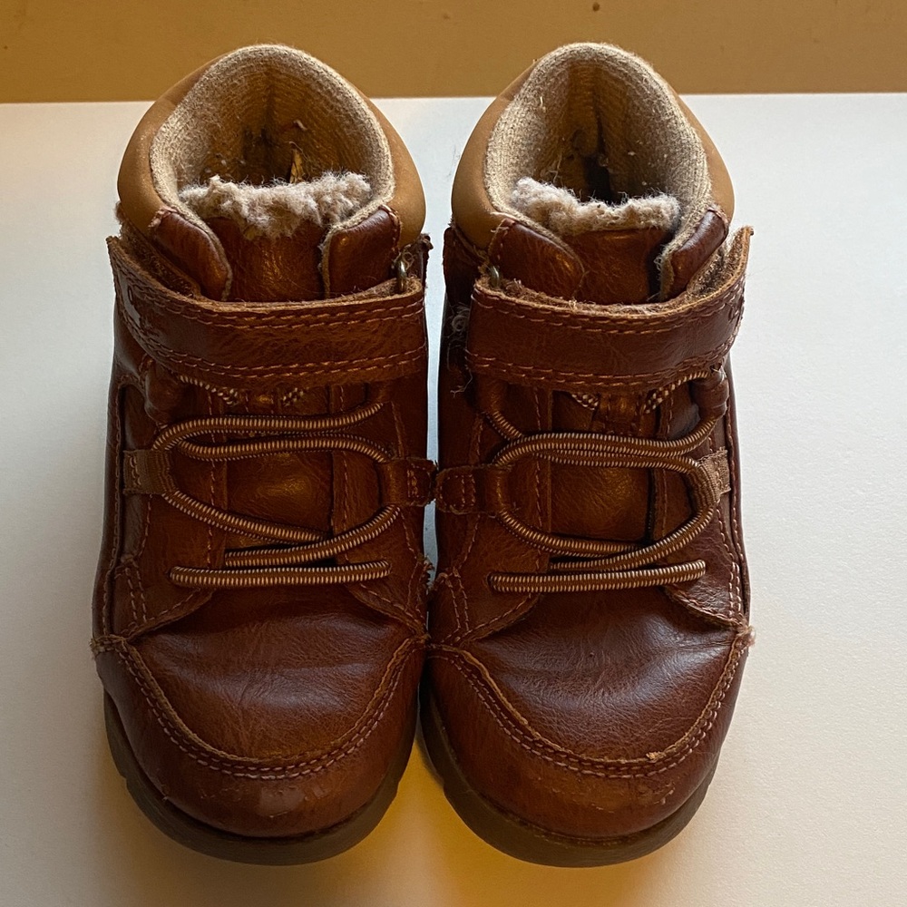 🌻Oshkosh B'Gosh Banyan Toddler Lace Boots Size 9M size , Brown